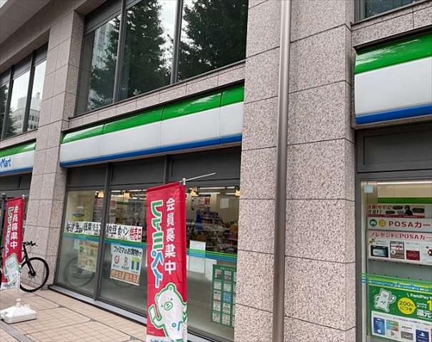 コンビニ　ファミリーマート 日本橋本町二丁目店（コンビニ）まで239m