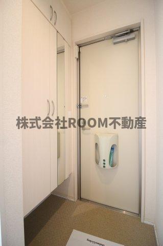 エントランス　落ち着いたエントランスです