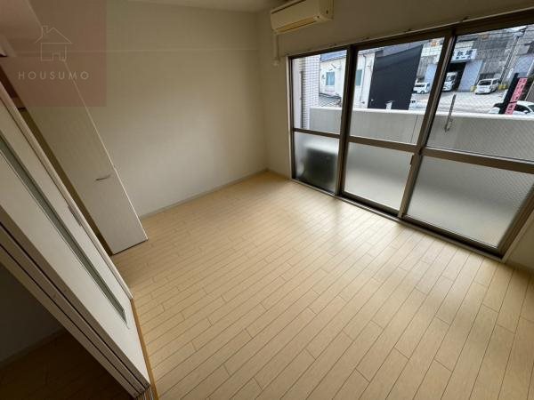 その他部屋・スペース　開放的な寝室です