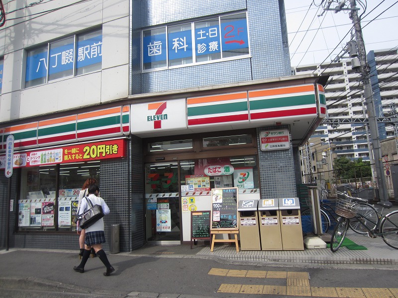 コンビニ　セブンイレブン（コンビニ）まで119m