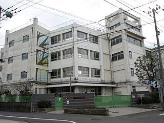 中学校　大田区立大森第八中学校（中学校）まで567m