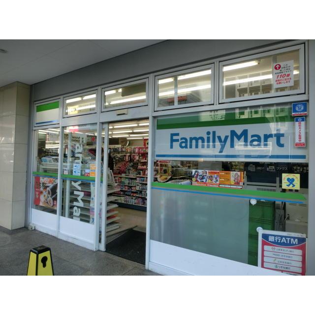 コンビニ　ファミリーマート天王寺堀越町店（コンビニ）まで490m