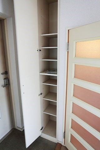 収納　シューズボックス