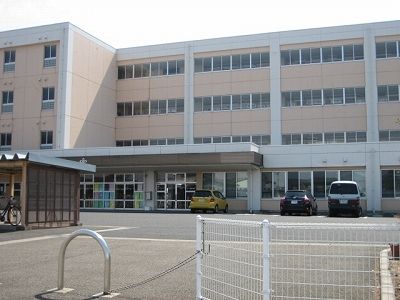 中学校　五泉中学校（中学校）まで400m