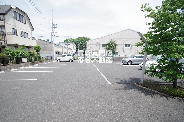 駐車場　敷地内駐車場完備