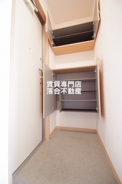 玄関　シューズ収納あり