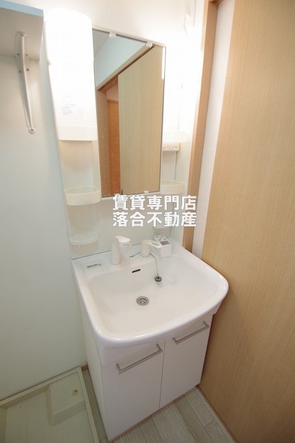 洗面設備　独立洗面化粧台付き