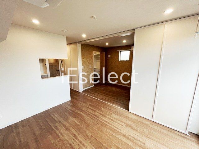 その他部屋・スペース　別角度のリビングです