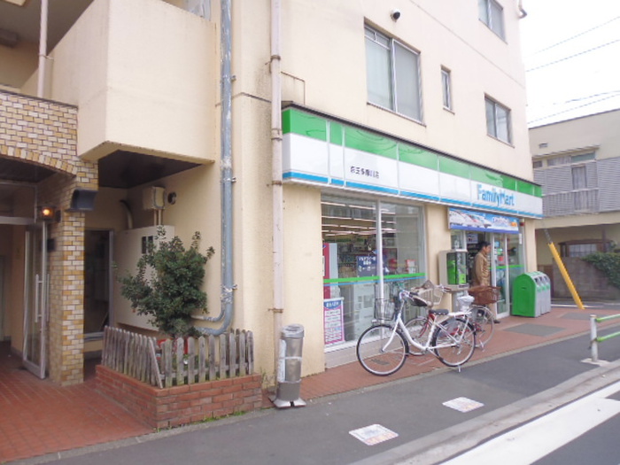 コンビニ　ファミリーマート（コンビニ）まで312m