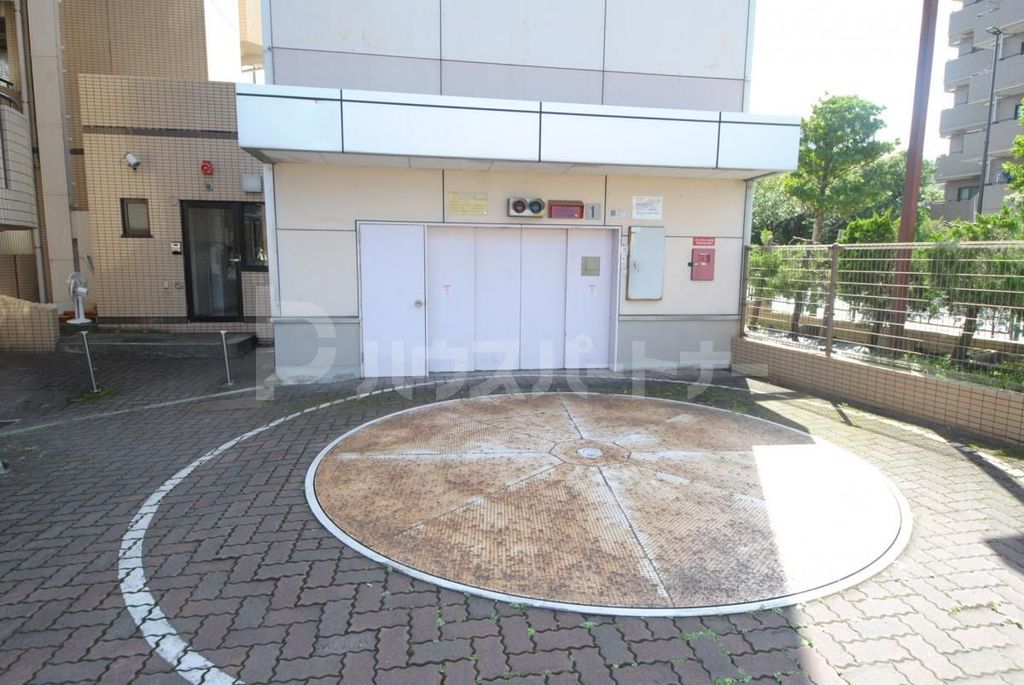 駐車場　エントランス