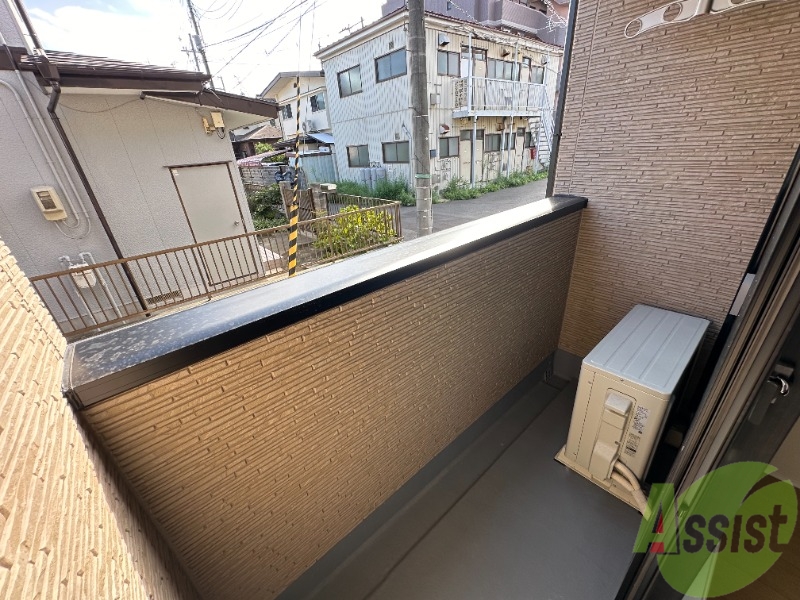 バルコニー　ここに収納があります。収納があると部屋が広く使えます。