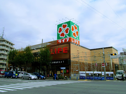 スーパー　ライフ新桜台駅前店（スーパー）まで198m