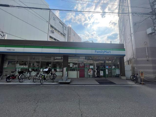 コンビニ　ファミリーマート天神橋四丁目店（コンビニ）まで442m