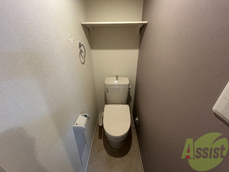 トイレ　トイレはウォシュレット機能付きです。安心して使用できますね。