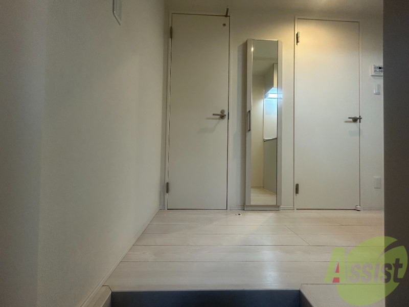 玄関　玄関からの様子です。すぐ部屋が見えないのは安心ですね。