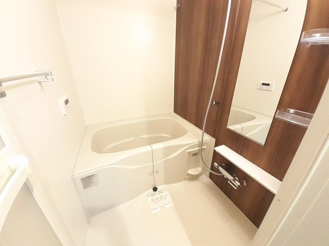 バス・シャワールーム　コンパクトで使いやすいお風呂です