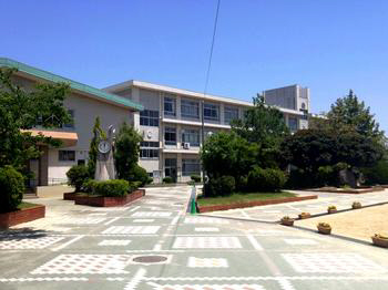 中学校　灘中学校（中学校）まで2007m