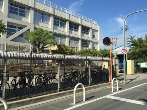 中学校　東大阪市立弥刀中学校（中学校）まで608m