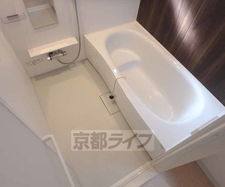 バス・シャワールーム　広々したお風呂場です。