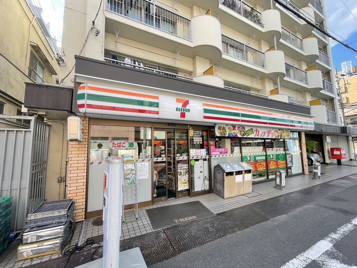 コンビニ　セブンイレブン（コンビニ）まで151m