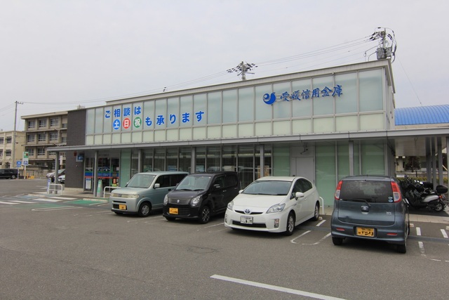 銀行　愛媛信用金庫雄郡支店（銀行）まで350m