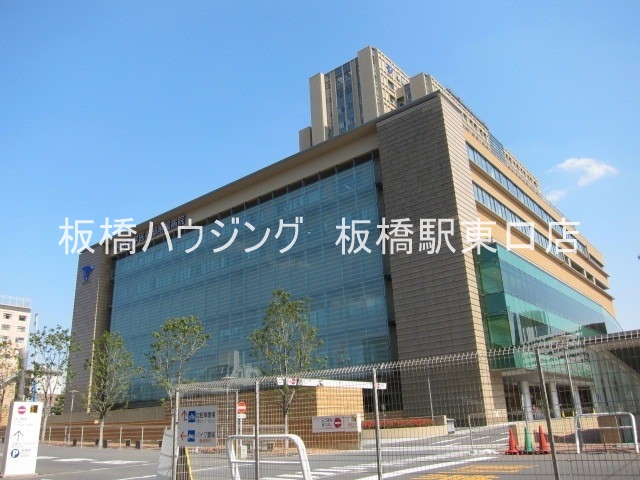 病院　帝京大学医学部附属病院（病院）まで885m