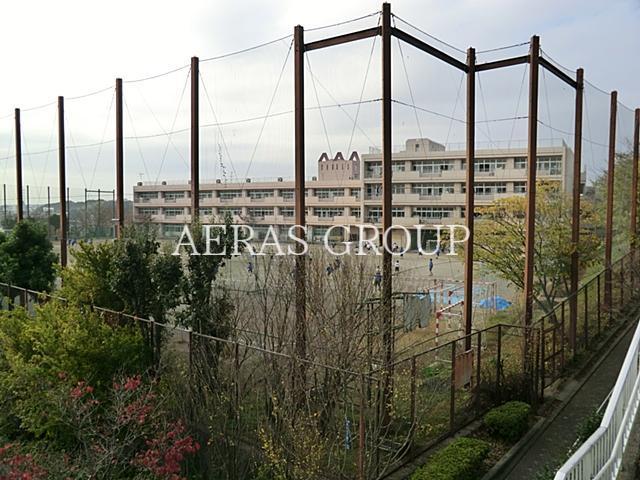 中学校　横浜市立中川西中学校（中学校）まで626m