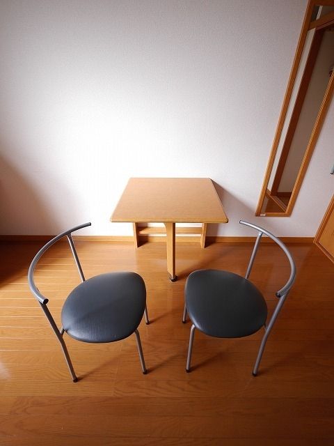 その他　★テーブルとイス付き★