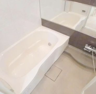 バス・シャワールーム　コンパクトで使いやすいお風呂です