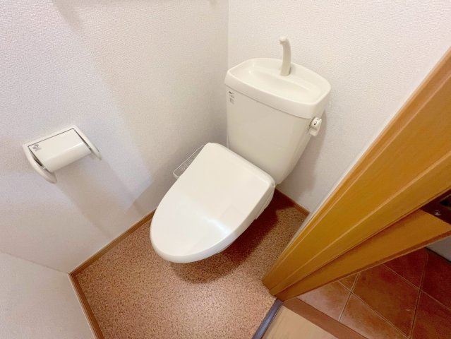 トイレ　綺麗なトイレにはウォシュレット標準装備です。