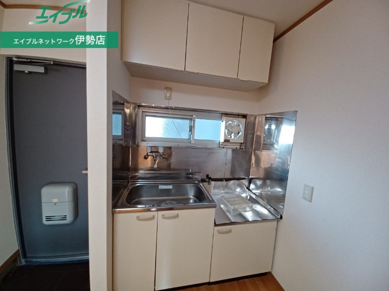 キッチン　同物件別部屋写真