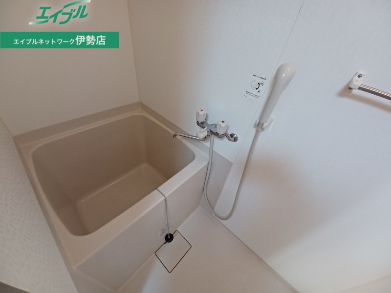 バス・シャワールーム　同物件別部屋写真