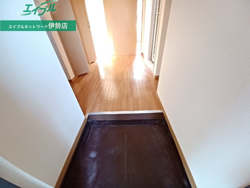 玄関　同物件別部屋写真