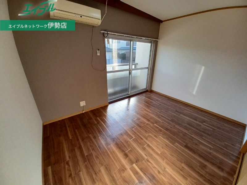 居室・リビング　同物件別部屋写真