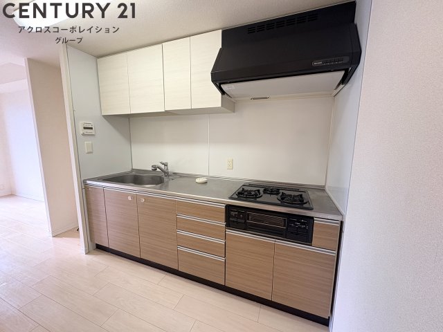 キッチン　収納豊富で使い勝手の良いシステムキッチンです！