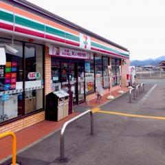 コンビニ　セブン-イレブン ＫＯＹＯ公立南丹病院店（コンビニ）まで959m