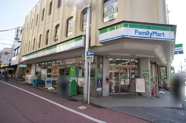 コンビニ　ファミリーマート相模原東林間駅前店（コンビニ）まで924m