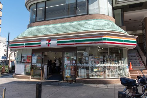 コンビニ　セブンイレブン 京成町屋駅前店（コンビニ）まで218m