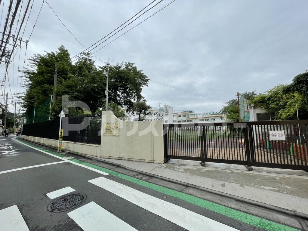 小学校　豊島区立　朝日小学校（小学校）まで410m