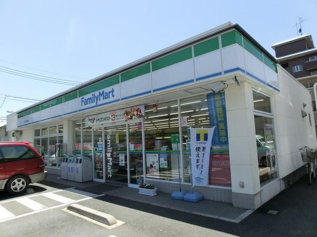 コンビニ　ファミリーマート（コンビニ）まで350m