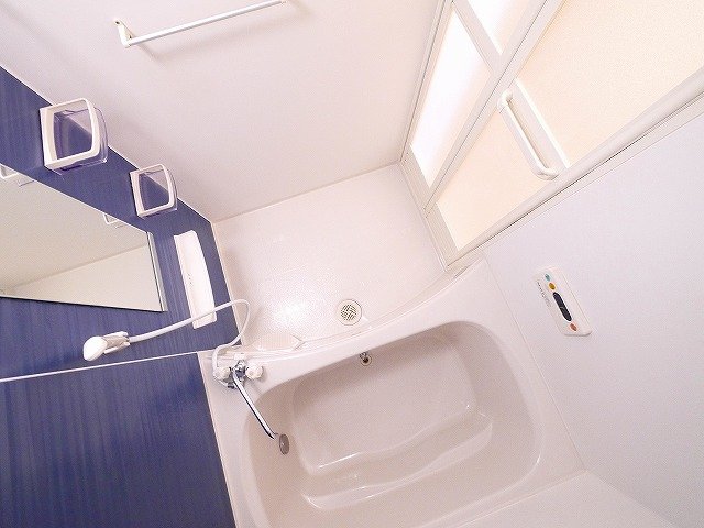 バス・シャワールーム　落ち着いた空間のお風呂です