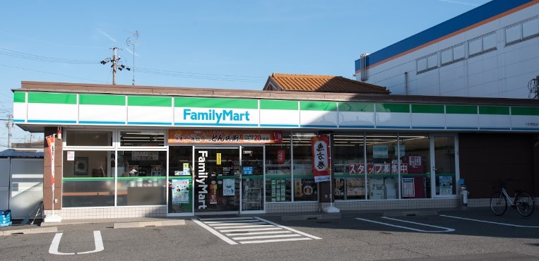 コンビニ　ファミリーマート 中川野田店（コンビニ）まで565m