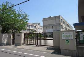 中学校　大阪市立十三中学校（中学校）まで883m