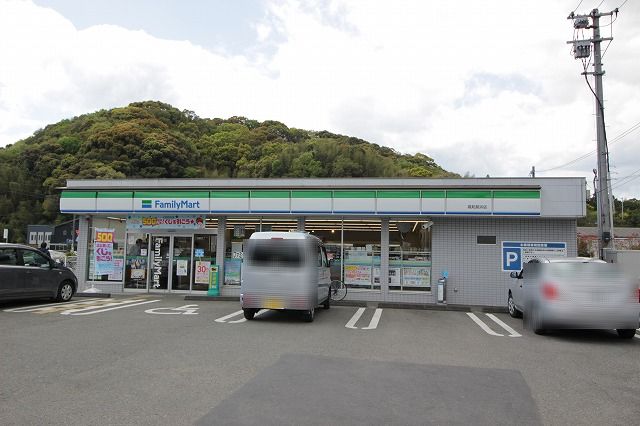 コンビニ　ファミリーマート 高知長浜店（コンビニ）まで577m
