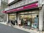 コンビニ　ナチュラルローソン恵比寿南3丁目店（コンビニ）まで51m