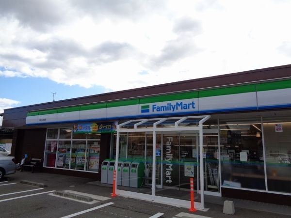コンビニ　ファミリーマート　小松北浅井店（コンビニ）まで850m