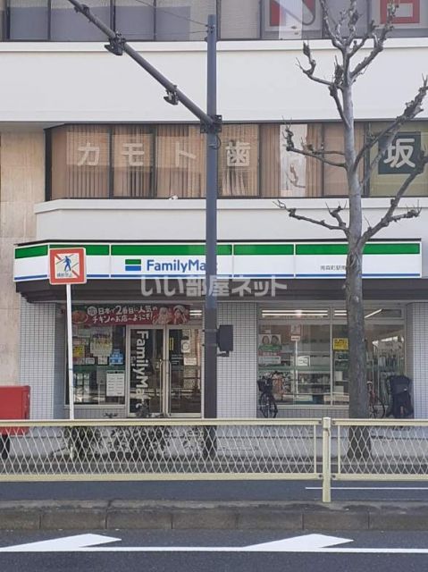 コンビニ　ファミリーマート南森町駅南店（コンビニ）まで158m