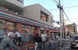 コンビニ　セブンイレブン 杉並上井草3丁目店（コンビニ）まで495m