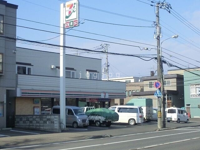 コンビニ　セブンイレブン札幌中の島1条10丁目店（コンビニ）まで128m