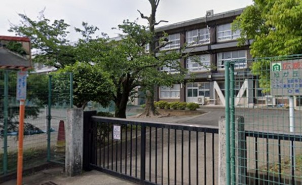 中学校　寒川町立旭が丘中学校（中学校）まで949m